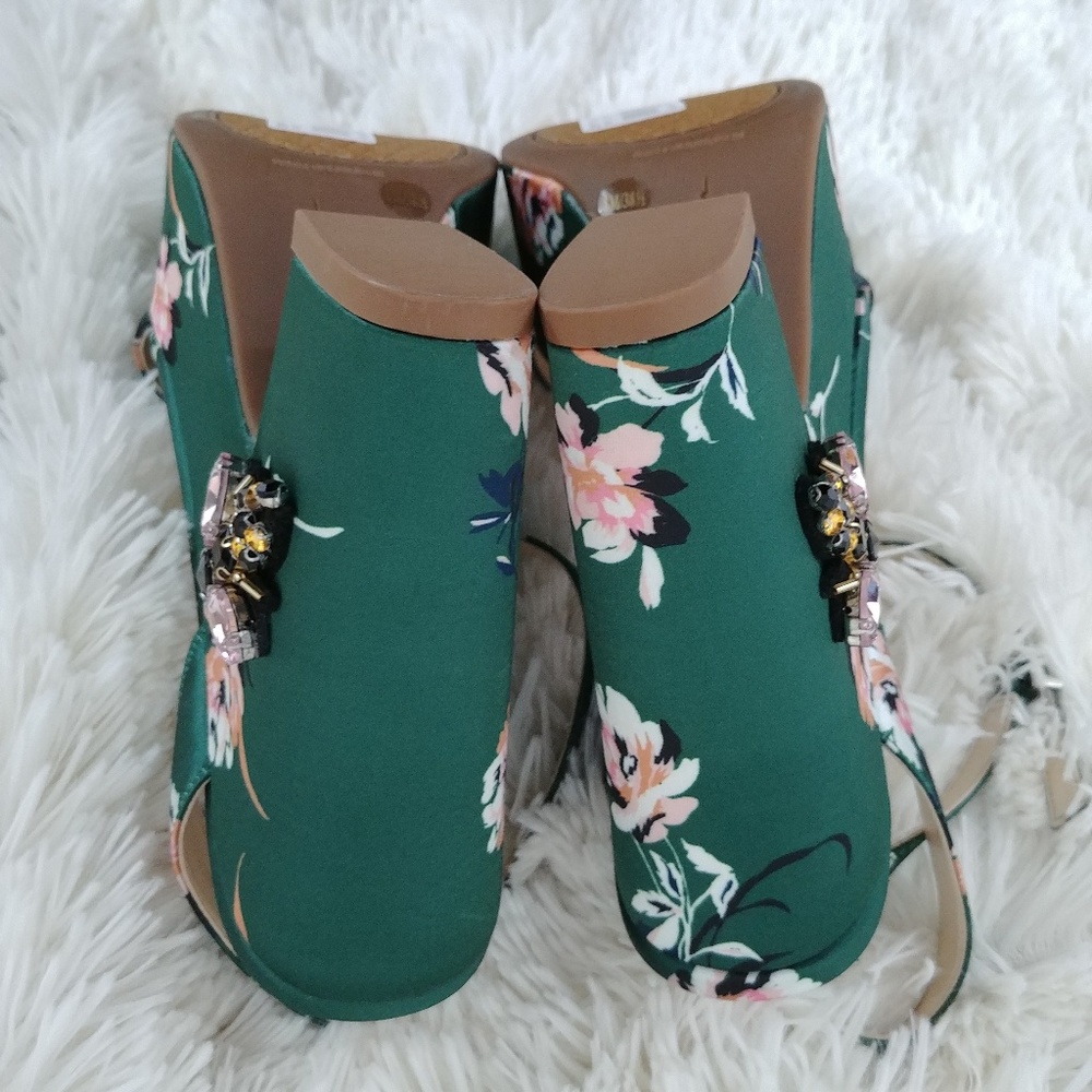 Jesica Simpson Emeral Floral Embelished wedges - Picture 8 of 8